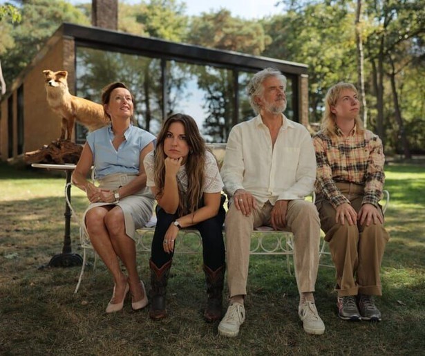 De nieuwe komische dramaserie van én met Eva Crutzen is te zien op NPO 3