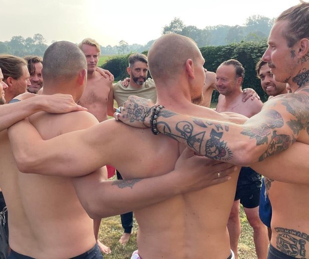 Joris Linssen gaat op vaderschapscursus bij Romano Haynes in Boeddha in de Polder