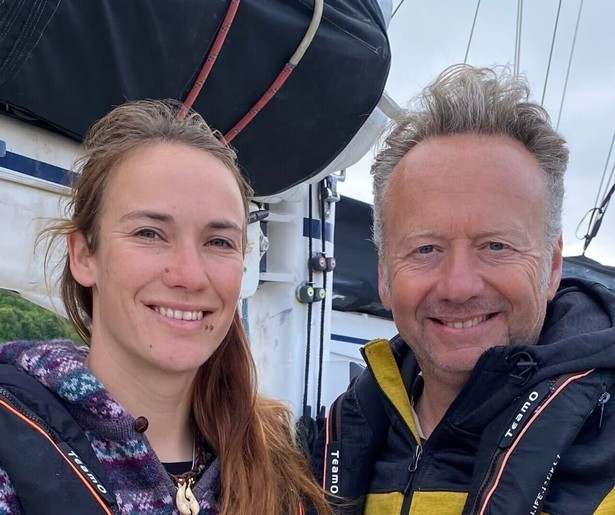 Joris Linssen gaat in Boeddha in de Polder in gesprek met 'zeilmeisje' Laura Dekker