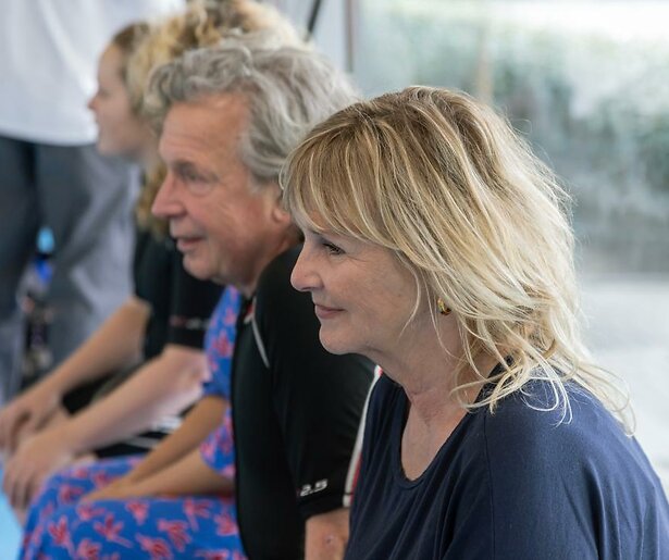 Angéla Kramers neemt Joris Linssen mee op sleeptouw in slotaflevering Boeddha in de Polder