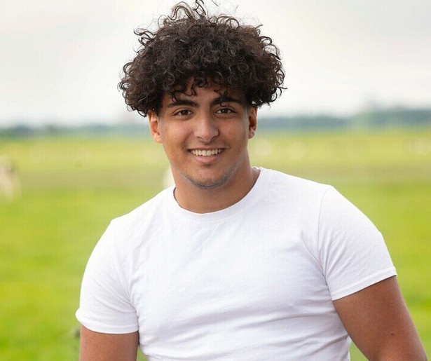 Boer Ayoub krijgt kookles van Vieze Fur