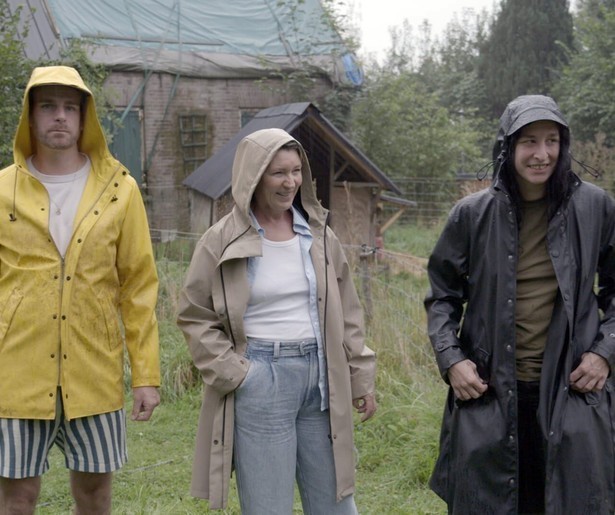 Henry van Loon en Saskia Noort komen helpen op Boerderij van Dorst