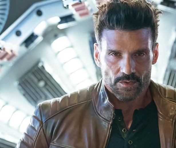 Frank Grillo sterft opnieuw en opnieuw in Boss Level