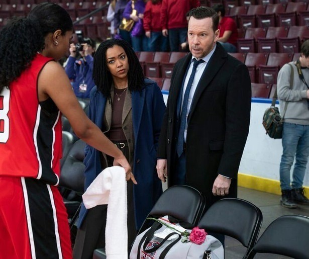 Een basketbaltalent is in Boston Blue het doelwit van een stalker