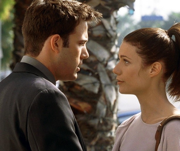 Ben Affleck ontsnapt aan de dood in Bounce