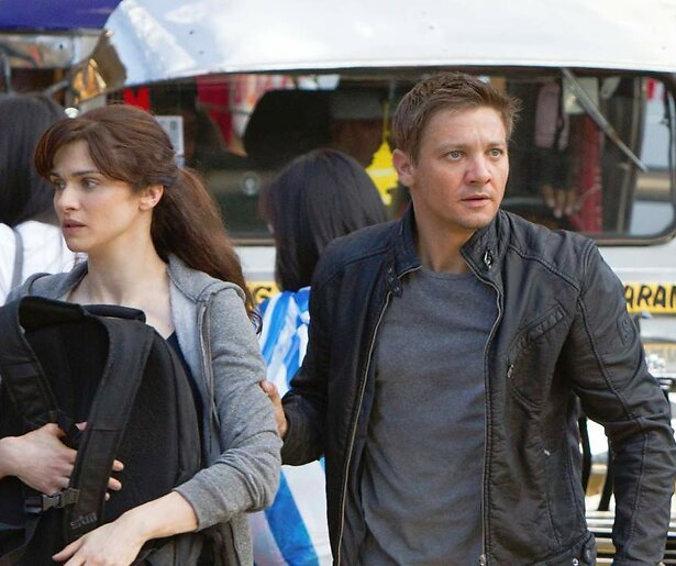 Jeremy Renner is zijn leven niet zeker in The Bourne Legacy