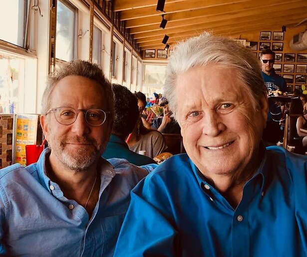 NPO 2 herhaalt de documentaire Long Promised Road over het leven van Brian Wilson