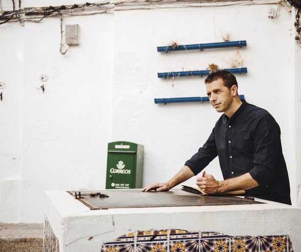 Stef Biemans duikt de Spaanse kroeg in