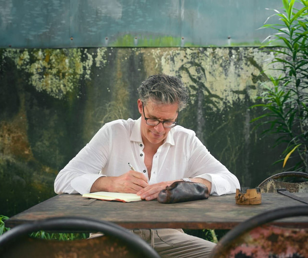 Erik Dijkstra maakt de balans op in de slotaflevering van Brieven aan Hueting