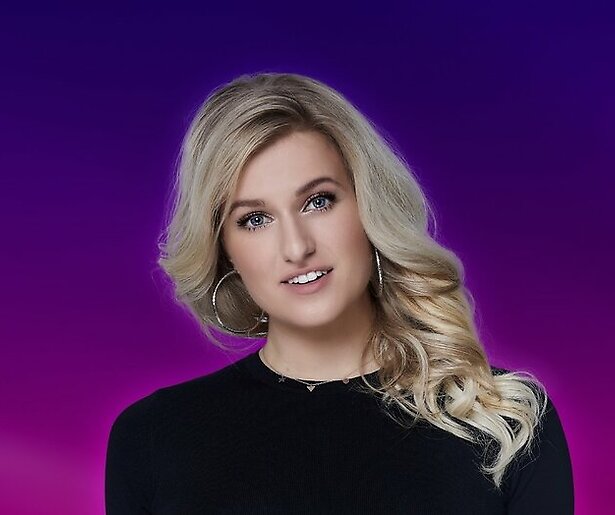 Britt deelt ludieke beelden in Barbie-hype