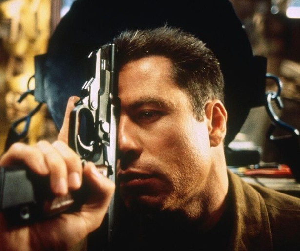 John Travolta en Christian Slater hebben een geheime missie in Broken Arrow