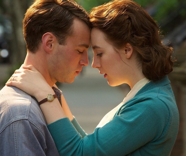 Saoirse Ronan staat voor een onmogelijk dilemma in Brooklyn