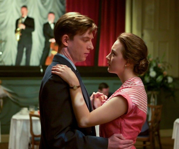 Saoirse Ronan worstelt met heimwee in Brooklyn