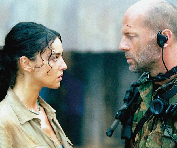 Kan Bruce Willis Monica Bellucci redden in oorlogsfilm Tears of the Sun?