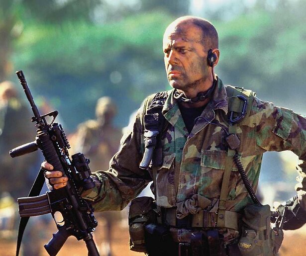 Bruce Willis moet onmogelijke keuzes maken in Tears of the Sun