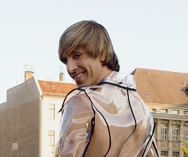 Sacha Baron Cohen maakt er weer eens een puinhoop van in Brüno