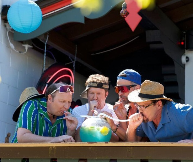 De vrienden van Josh Duhamel gaan weer los in Buddy Games: Spring Awakening