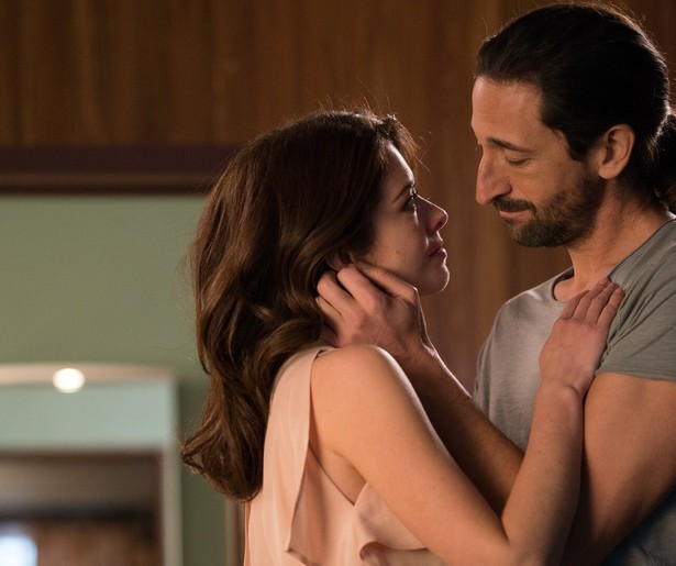 De vechthond van Antonio Banderas in Bullet Head