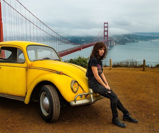 Hailee Steinfeld koopt niet zomaar een auto in Bumblebee