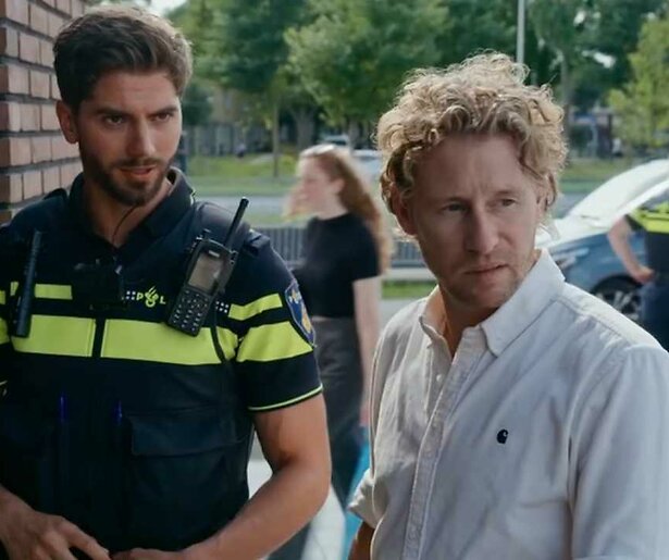 Een melding van huiselijk geweld levert een levende kip op in Bureau Utrecht