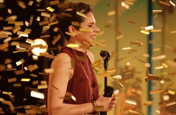 Videosnack: 16-jarig meisje blaast Simon Cowell helemaal weg