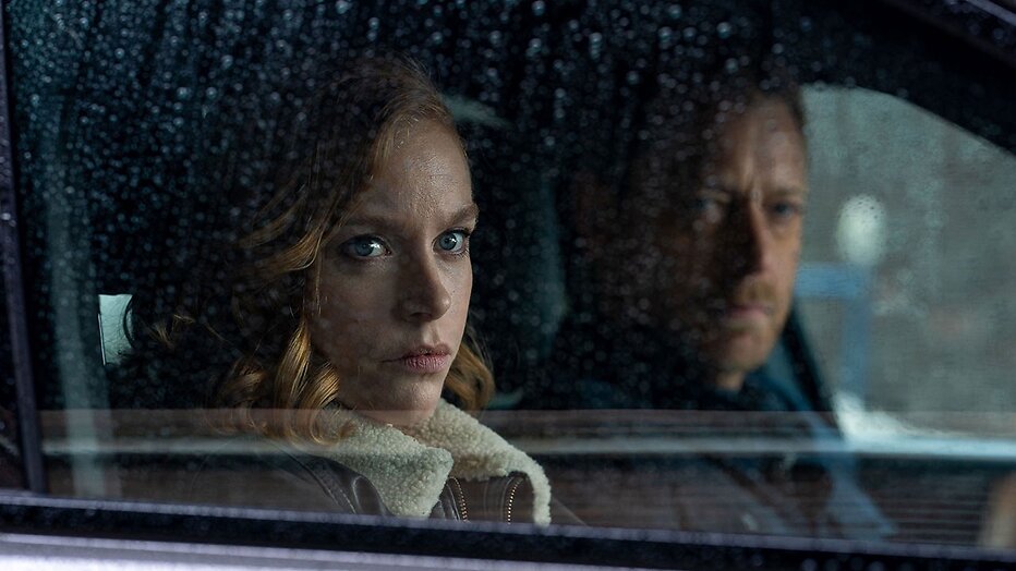 Anneke Sluiter als Caroline Verbeek en Mark van Eeuwen als Dries van Weelden