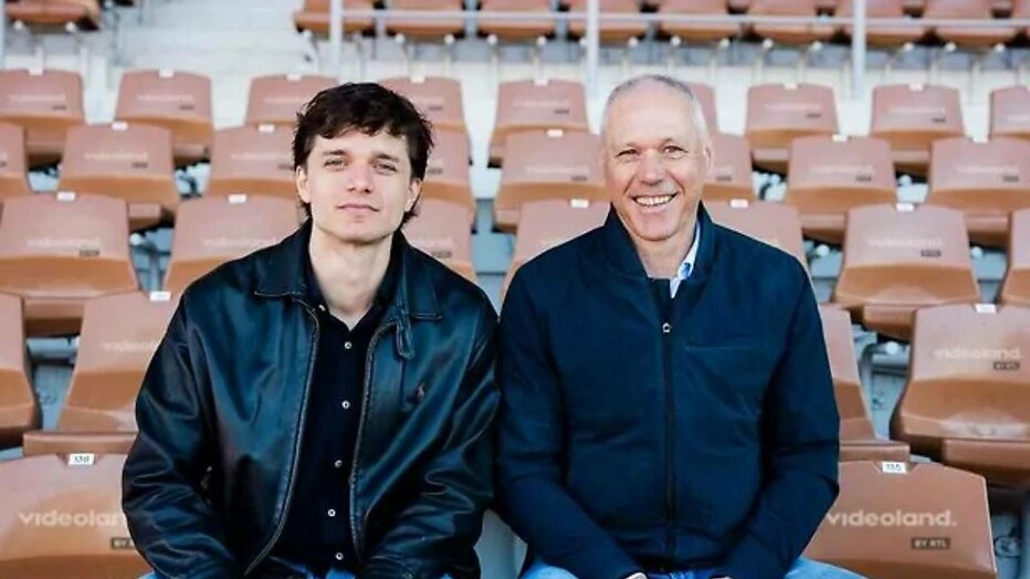 Chris Peters en Marco van Basten.