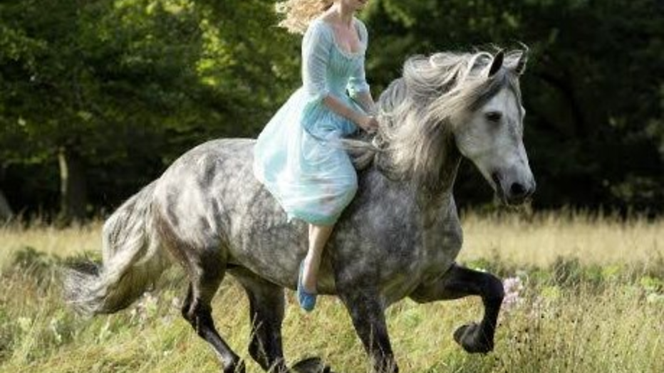 YouTube-hit: betoverende trailer Disney’s Cinderella YouTube-hit: betoverende trailer Disney’s Cinderella