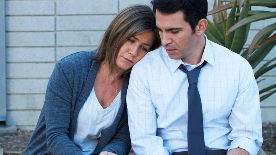 Jennifer Aniston en Sam Worthington in Cake