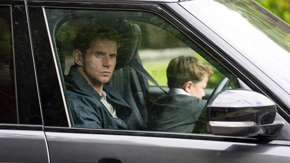 Allen Leech as Elliot Fielding in Captivated