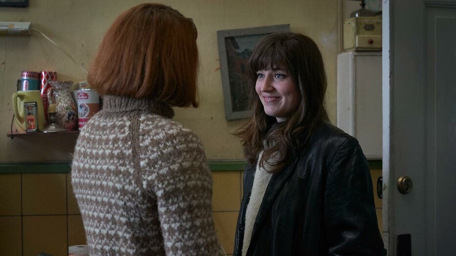 Fanny Leander Bornedal in Carmen Curlers