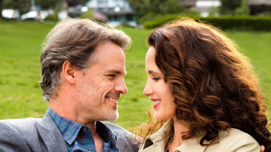 Dylan Neal en Andie MacDowell in Cedar Cove