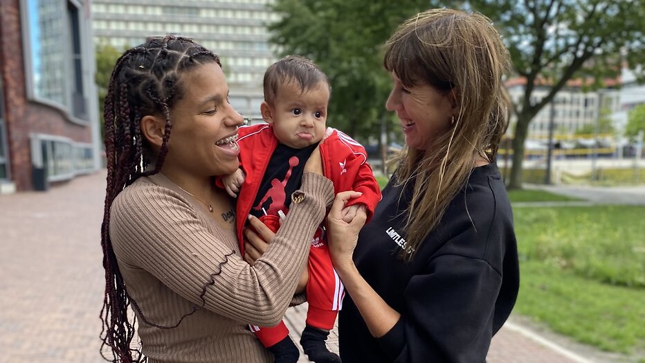 Charissa en Isa Hoes