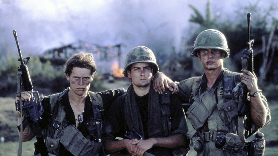 Willem Dafoe, Charlie Sheen en Tom Berenger in Platoon Willem Dafoe, Charlie Sheen en Tom Berenger in Platoon