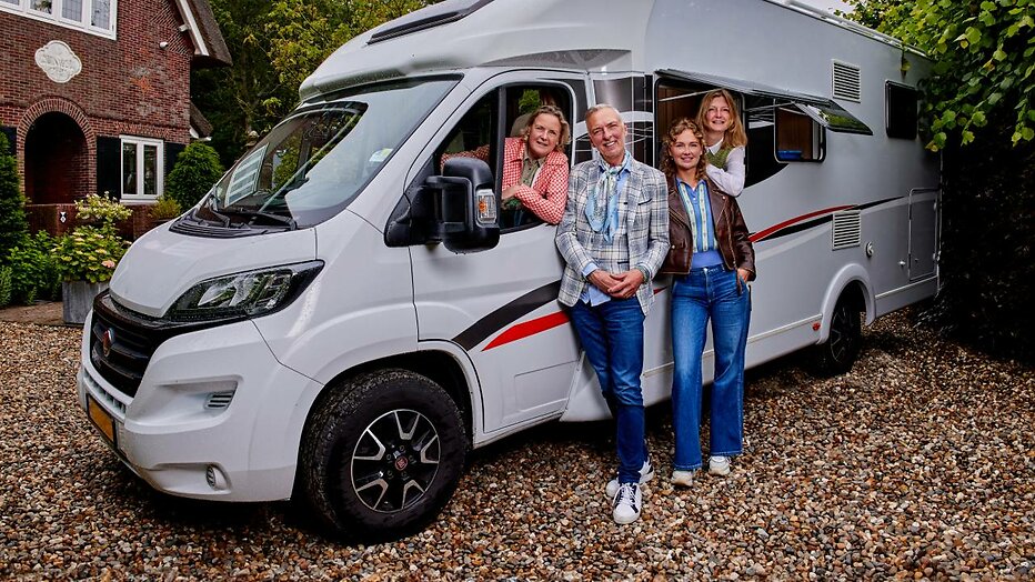 De familie Meiland ging op pad voor een vakantiehuis voor Martien.
