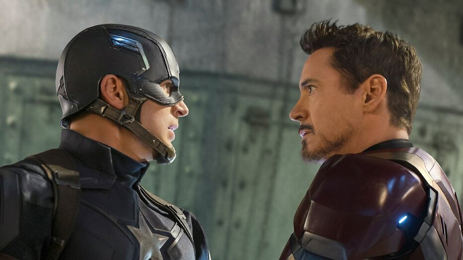 Chris Evans en Robert Downey Jr. in Captain America: Civil War Chris Evans en Robert Downey Jr. in Captain America: Civil War