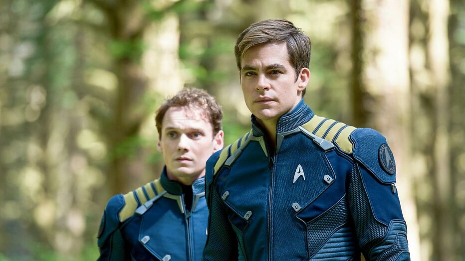 Chris Pine en Anton Yelchin in Star Trek Beyond Chris Pine en Anton Yelchin in Star Trek Beyond