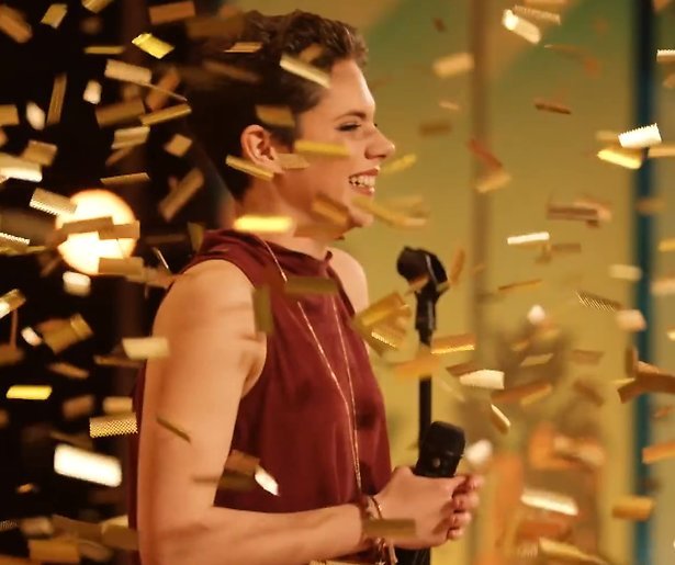 Videosnack: 16-jarig meisje blaast Simon Cowell helemaal weg