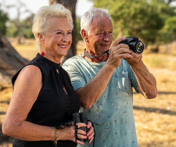 Dirk en Jolanda met beschuitrollen in de koffer naar Botswana voor avontuur op oer-Hollandse Camping De Wildernis