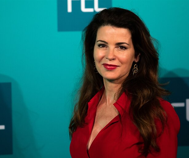 Caroline De Bruijn viert dertigjarig GTST-jubileum: 'Een half leven Janine Elschot'