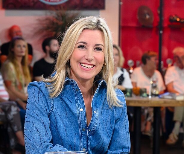 Carrie op Vrijdag strikt Hollands showbizz-icoon: 'Exclusief interview'