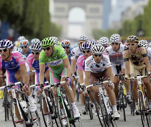 Kijktip: Renners denderen over de Champs-Élysées