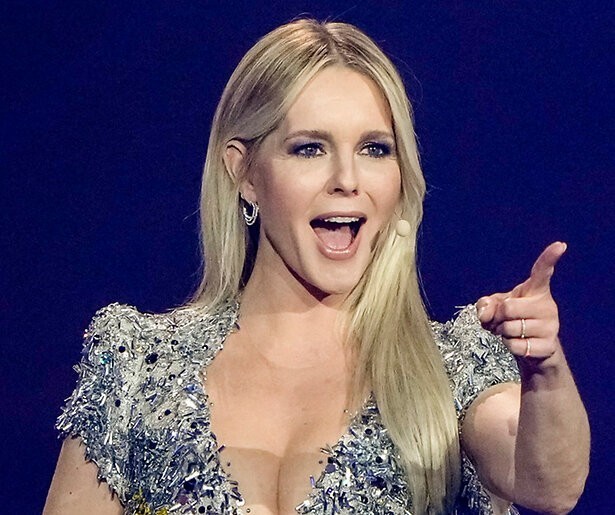 Hilariteit om ongefilterde Chantal Janzen bij puntentelling Songfestival