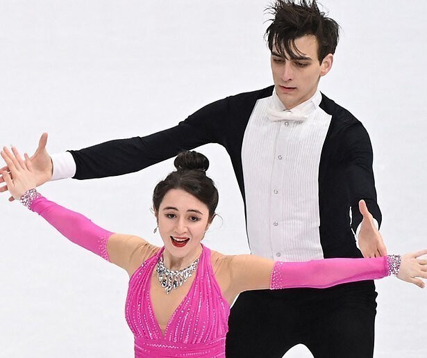 Chelsea Verhaegh en Sherim van Geffen in actie op WK Kunstrijden