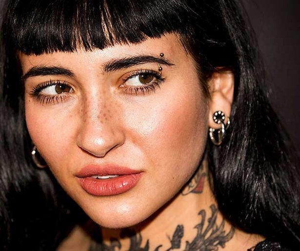 Christina Curry naakt in L'HOMO