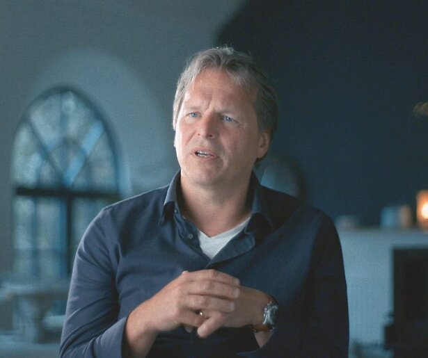 Camille van Gestel speelt open kaart in Het Mondkapjesgoud