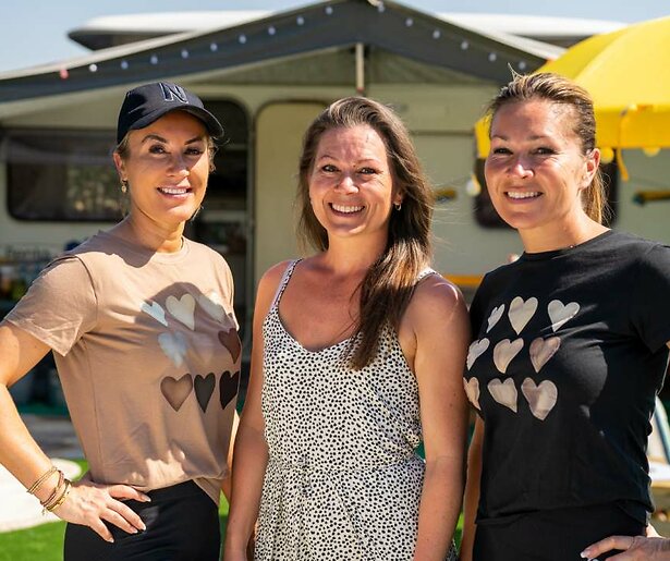 Judith, Melanie en Nathalie gooien er een schepje bovenop in Camping de Wildernis