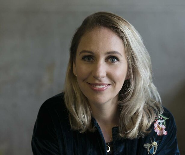 Saskia Weerstand maakt haar debuut naast Koert-Jan de Bruijn in nieuw seizoen Campingtijd