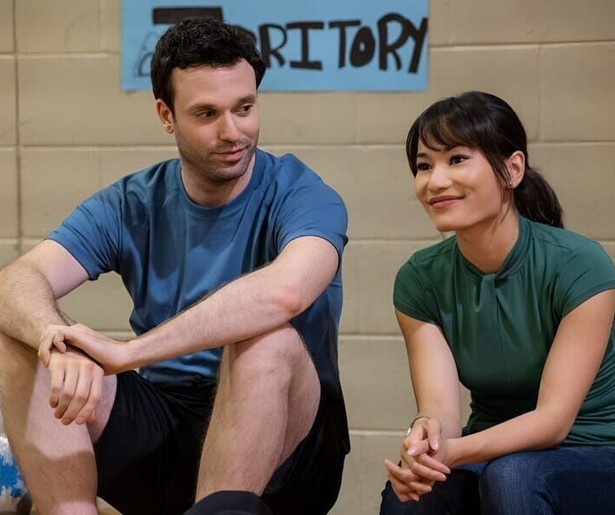 Voormalig rivalen Jacky Lai en Jake Epstein strijden tegen elkaar in Candy Cane Candidate