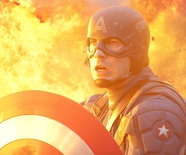 Chris Evans verandert in een ware superheld in Captain America: The First Avenger